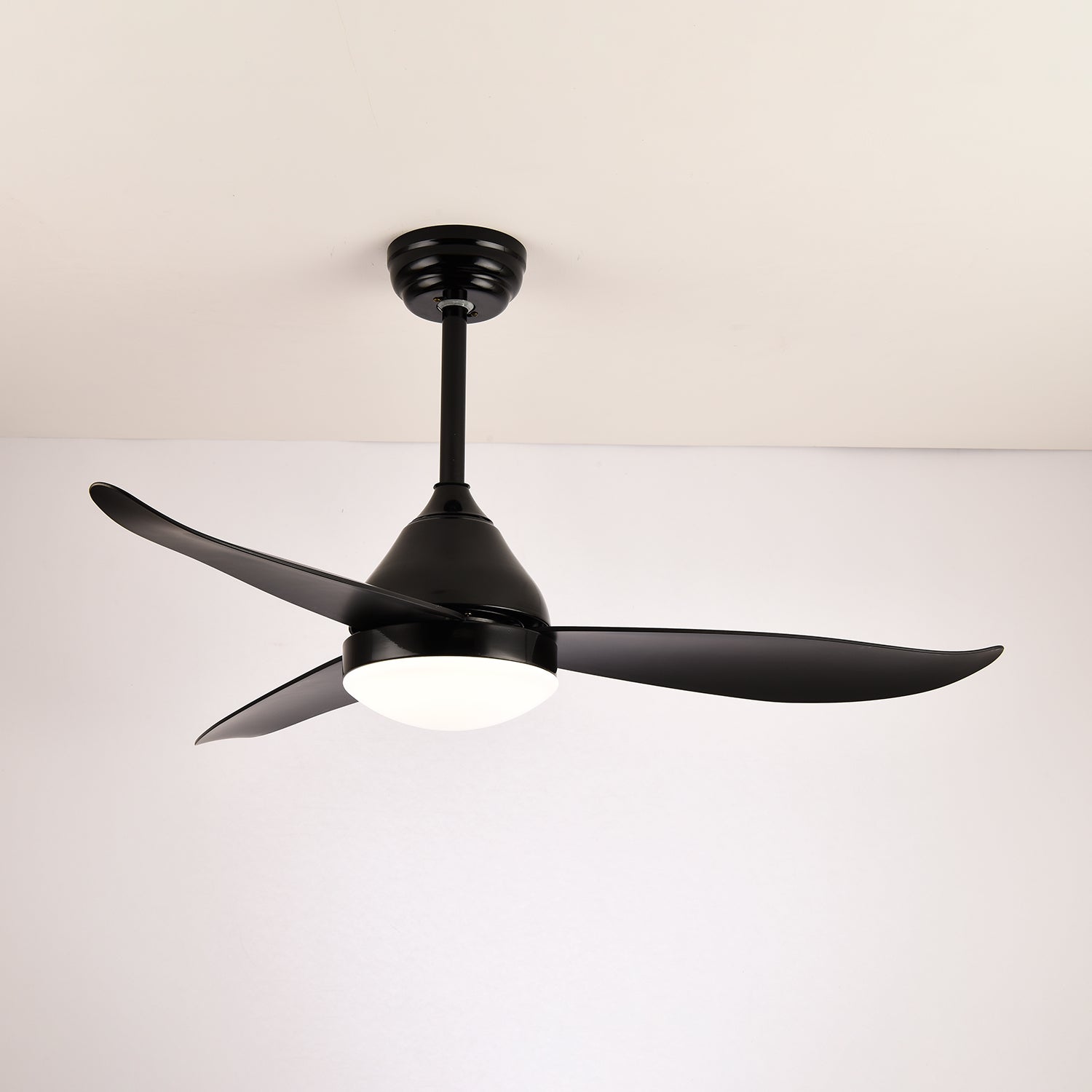 Ventilateur de plafond moderne Fia avec éclairage