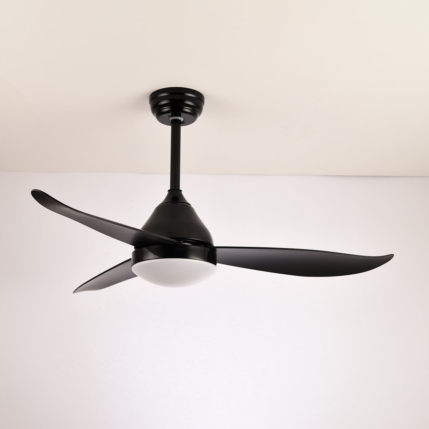 Ventilateur de plafond moderne Fia avec éclairage