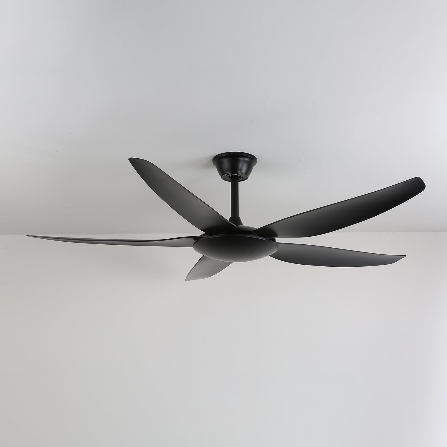 Ventilateur de plafond minimaliste Onyxa avec lumière