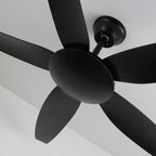 Ventilateur de plafond minimaliste Onyxa avec lumière