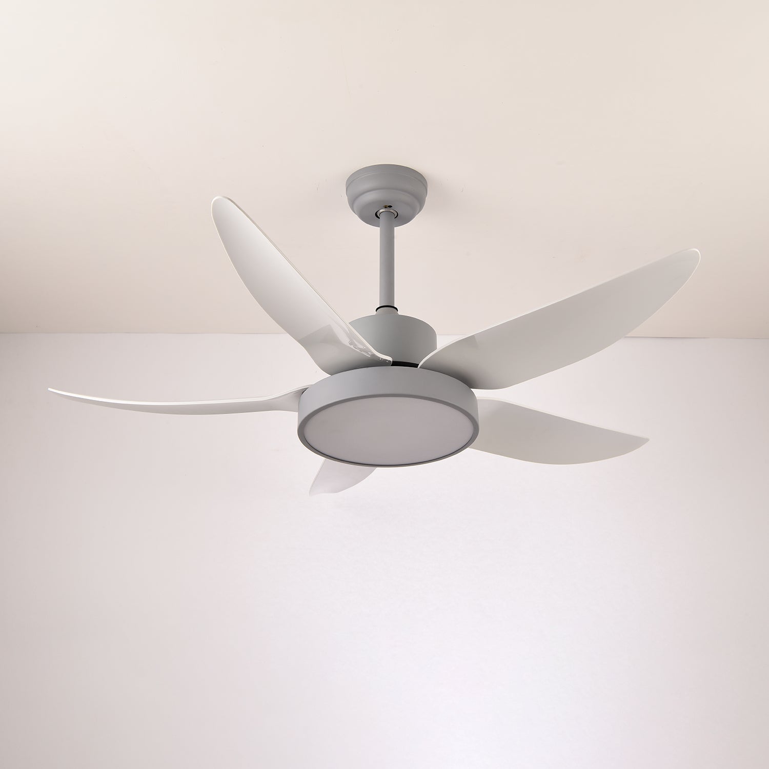 Plafonnier ventilateur moderne Auron