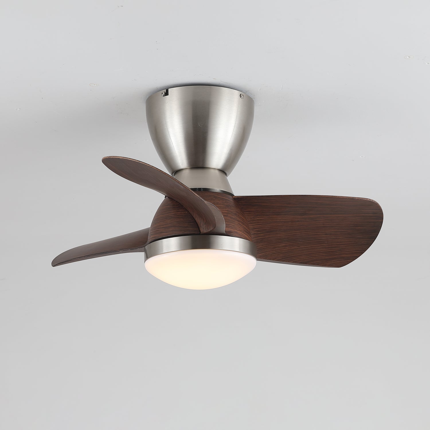 Plafonnier ventilateur Elora minimaliste en laiton et bois